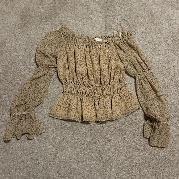 NWOT Womens Off The Shoulder Top size M - Picture 6 of 6